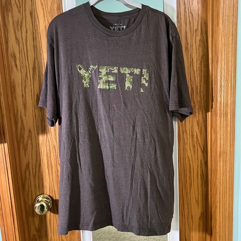 Yeti Logo Tshirt - Camo